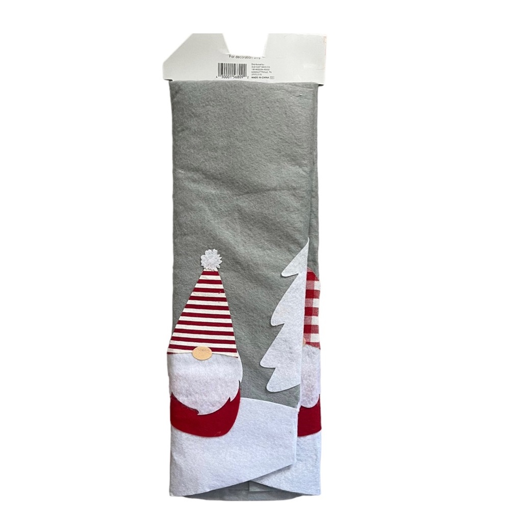 Gnomes Christmas Tree Skirt Felt Gray Red White NIP - Picture 3 of 5
